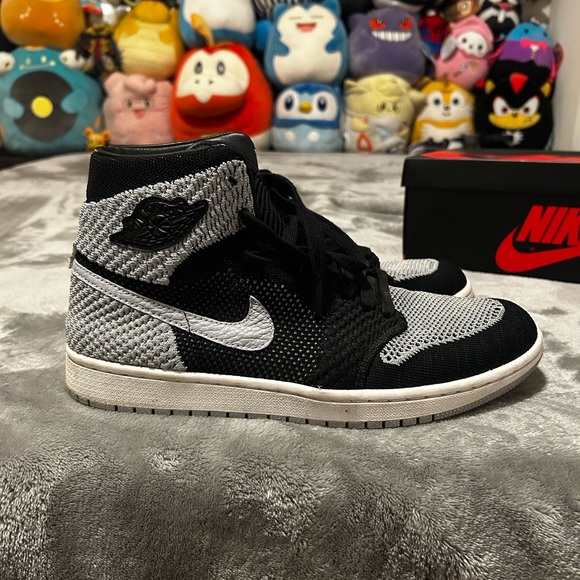Air Jordan 1 Shadow Flyknit - Picture 6 of 9